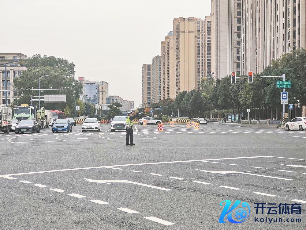 剑南大路锦城大路交叉口良好提能